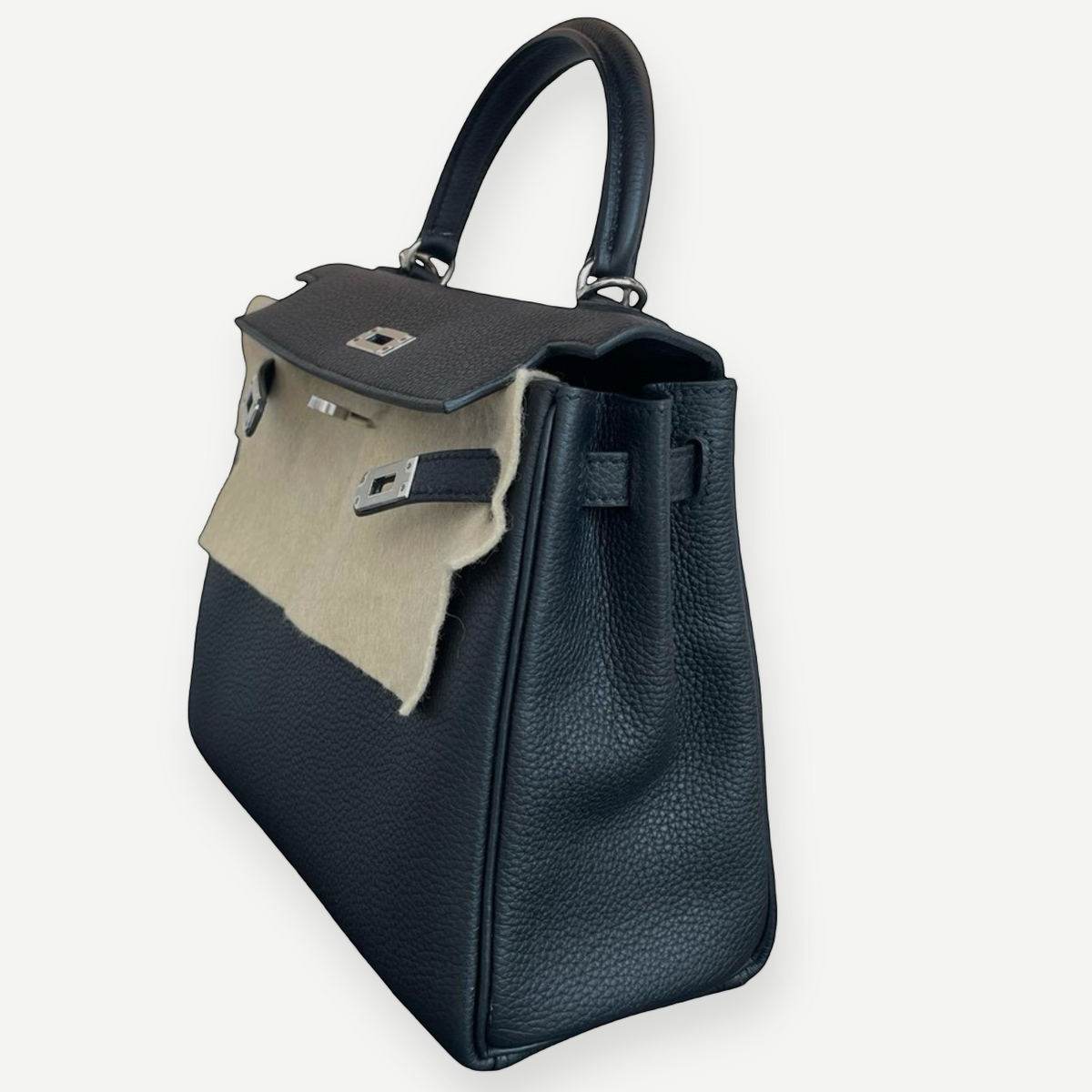Hermès Kelly 25 Retourne Noir Togo Palladium Hardware, K Stamp, 2025 | Shop Authentique Lux