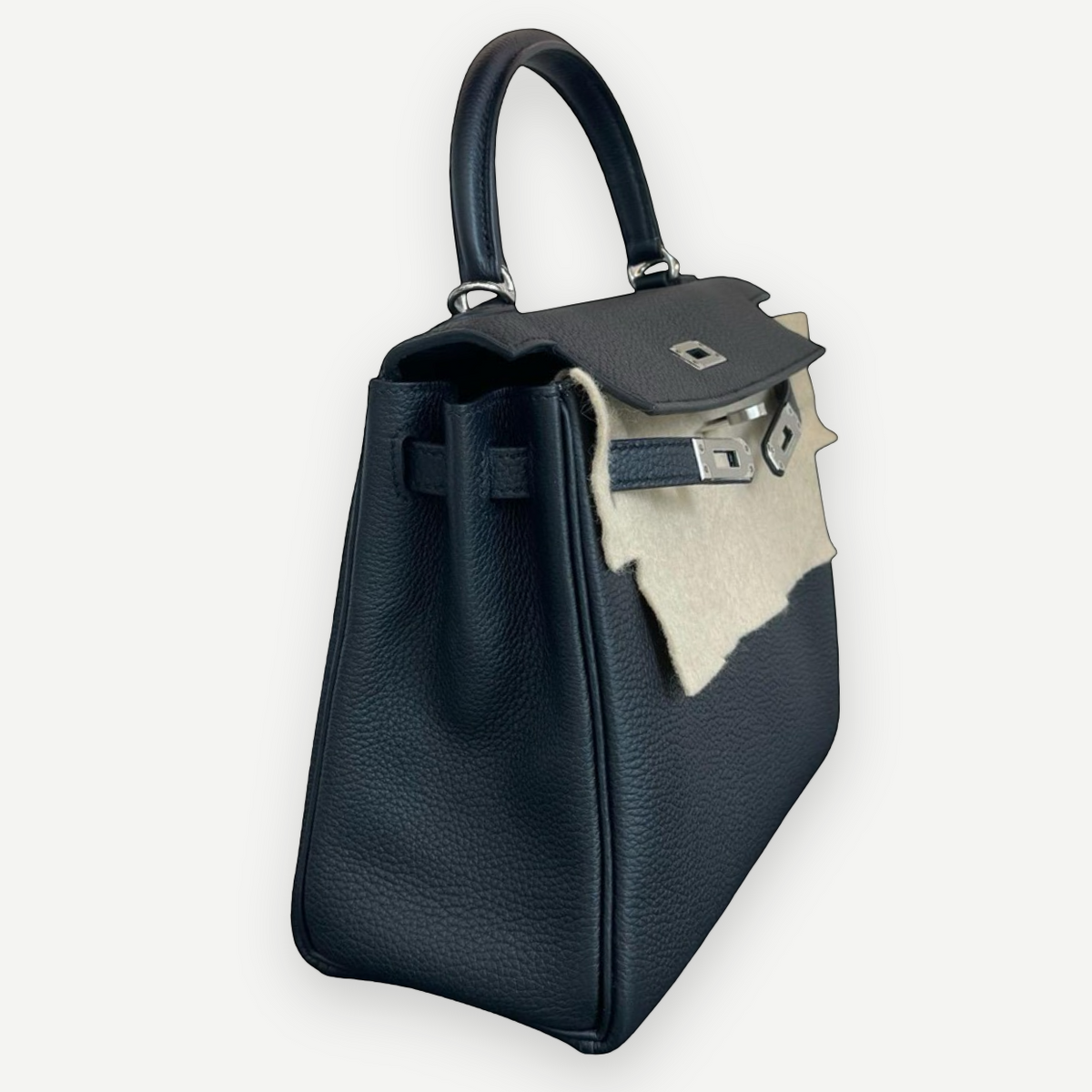 Hermès Kelly 25 Retourne Noir Togo Palladium Hardware, K Stamp, 2025 | Shop Authentique Lux
