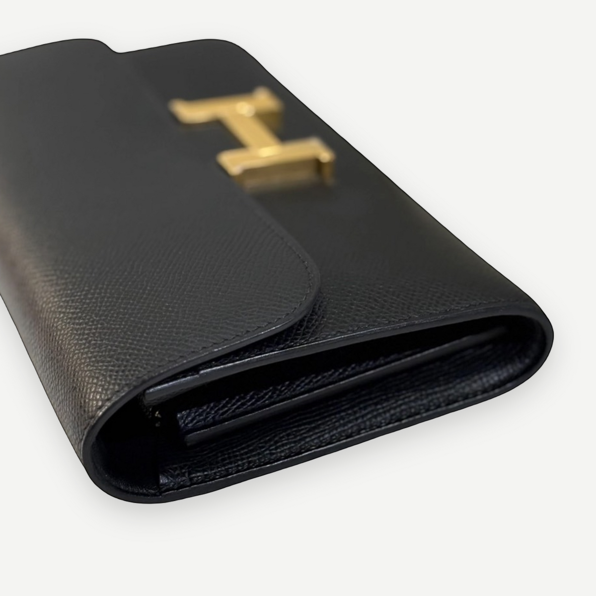 HERMÈS Noir Epsom Constance To Go with strap, front view | Shop Authentique Lux
