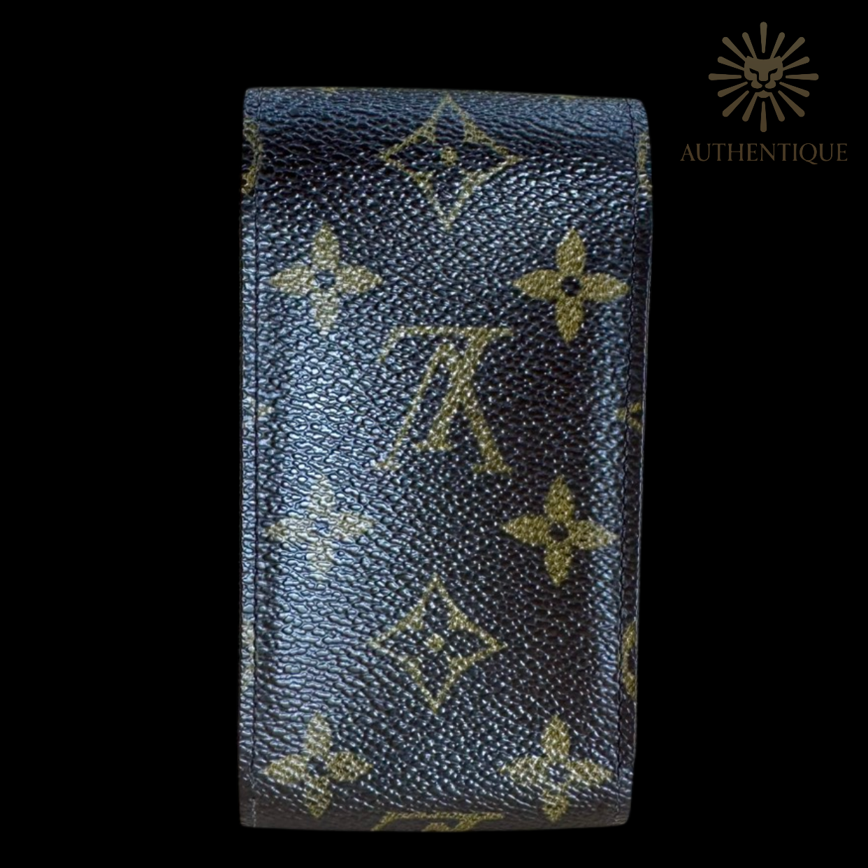 Louis Vuitton Monogram Etui Cigarette Case M63024 with tuck-in flap and cross-grain leather lining