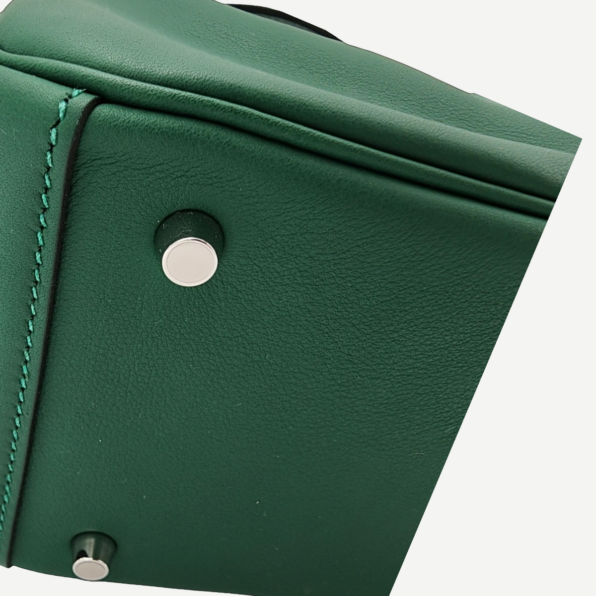 Hermès Vert Moyen Swift Mini Lindy II 20 Bag, Palladium Hardware, Full Set, K Stamp, 2025 | Shop Authentique Lux
