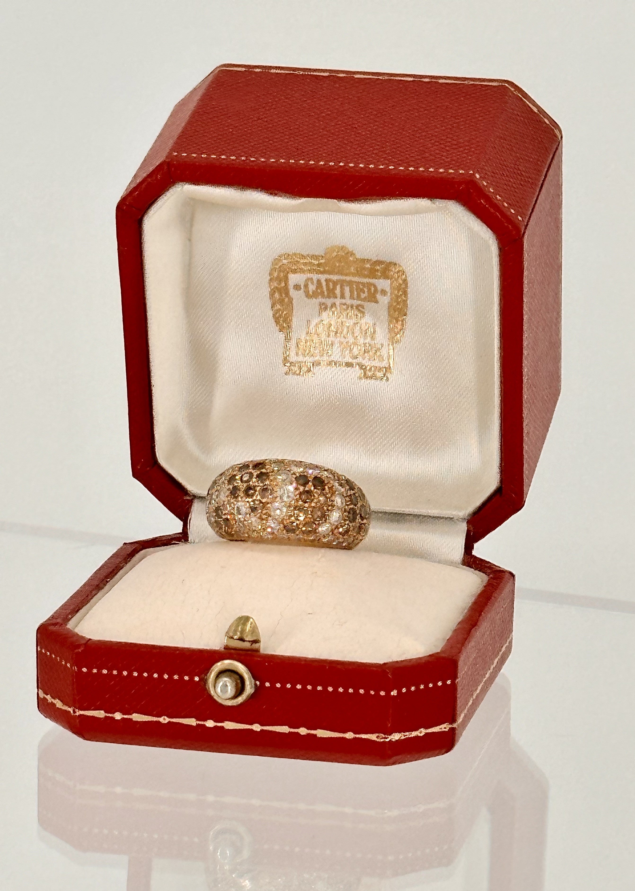 “Cartier Bombay Ring 18K yellow gold size 6 Cartier 52 pre-owned with original box”
“Authentique Luxury Cartier Bombay ring certified 18K yellow gold size 6”