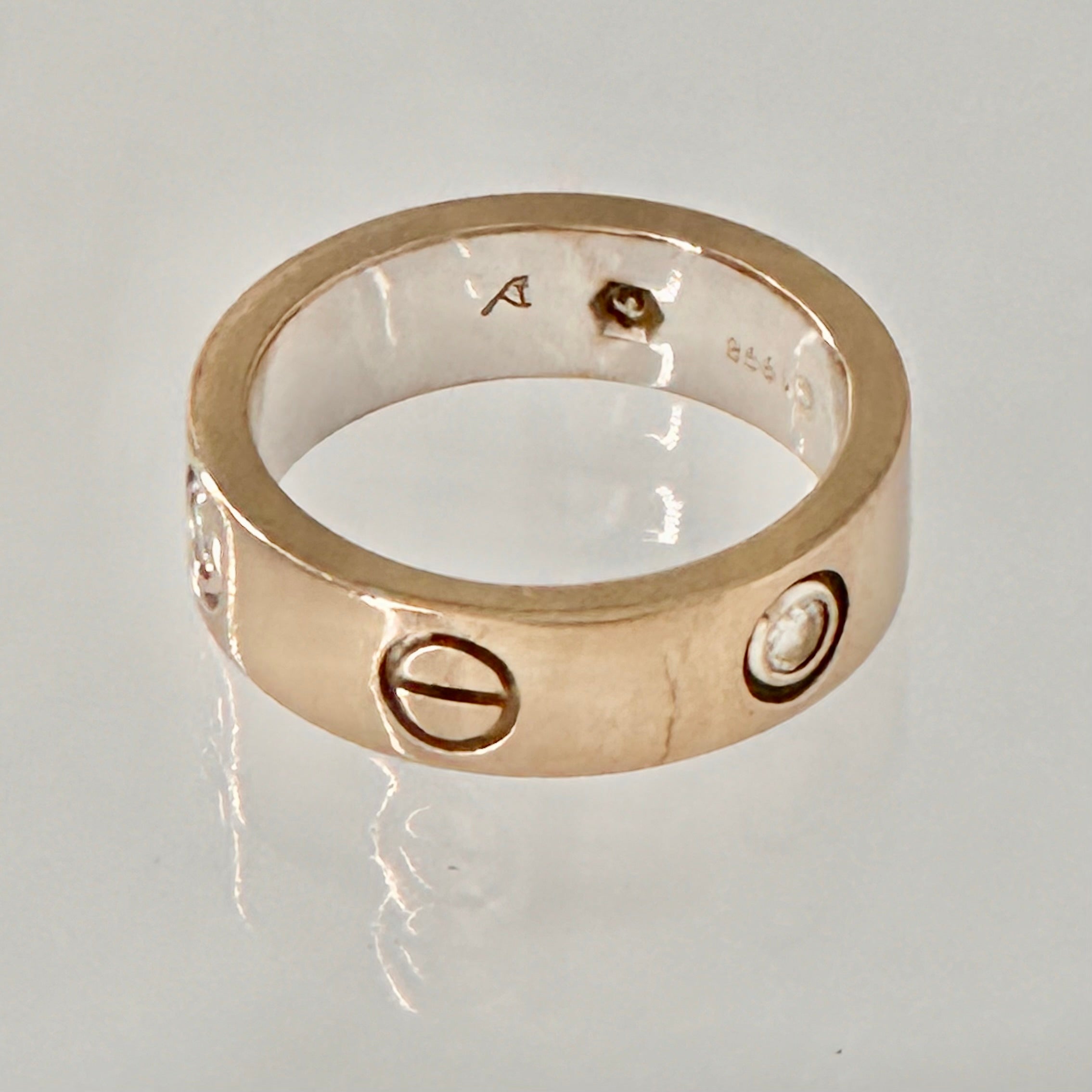 Vintage Cartier Love ring 3 diamonds 18K white gold size 6.25 Cartier 53 pre-owned
Authentique Luxury certified vintage 3-diamond Cartier Love ring white gold