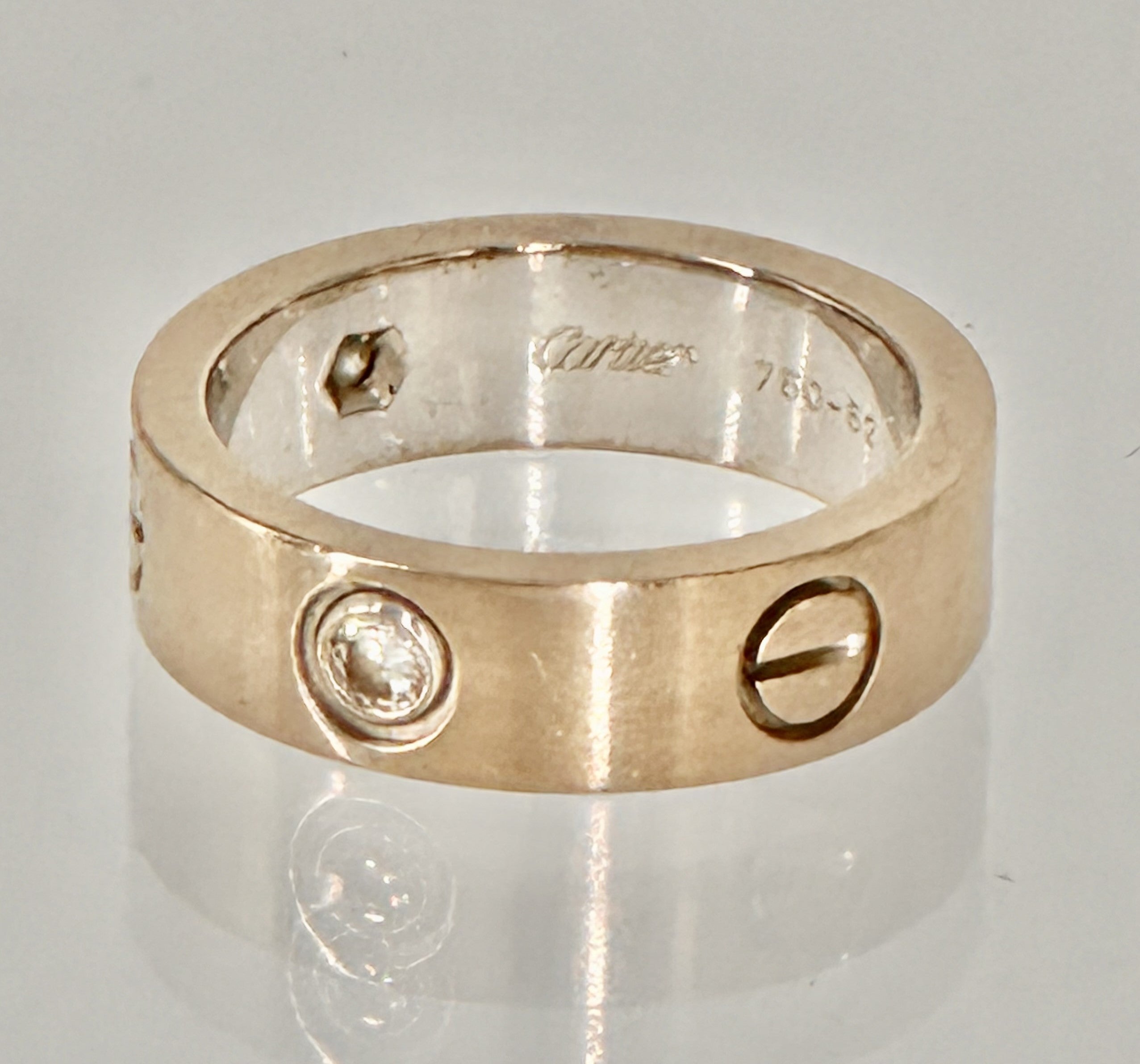 Vintage Cartier Love ring 3 diamonds 18K white gold size 6.25 Cartier 53 pre-owned
Authentique Luxury certified vintage 3-diamond Cartier Love ring white gold