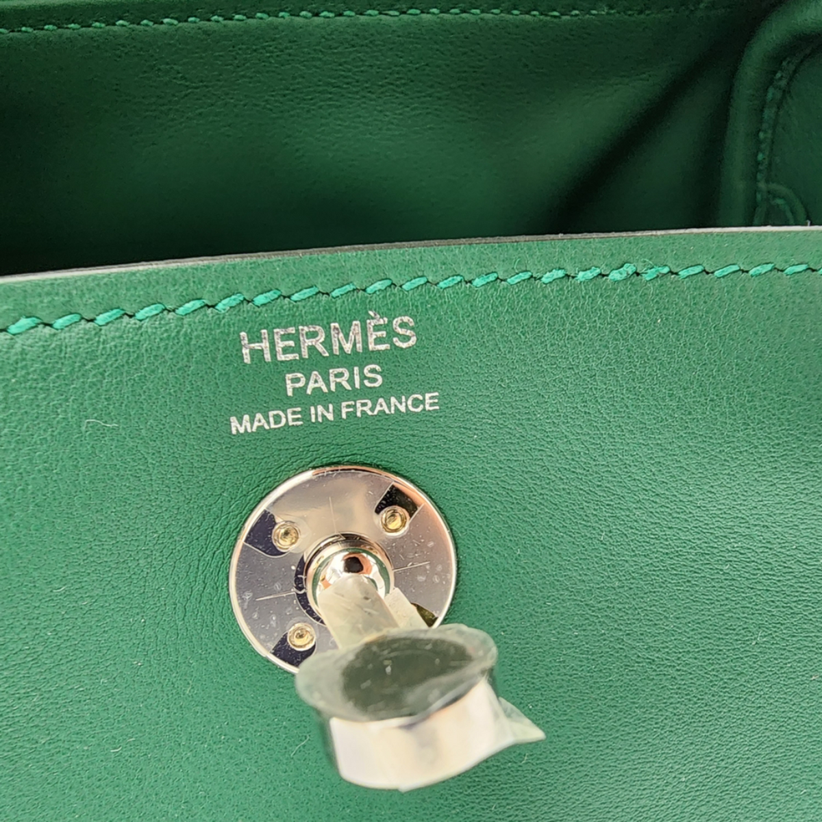 Hermès Vert Moyen Swift Mini Lindy II 20 Bag, Palladium Hardware, Full Set, K Stamp, 2025 | Shop Authentique Lux