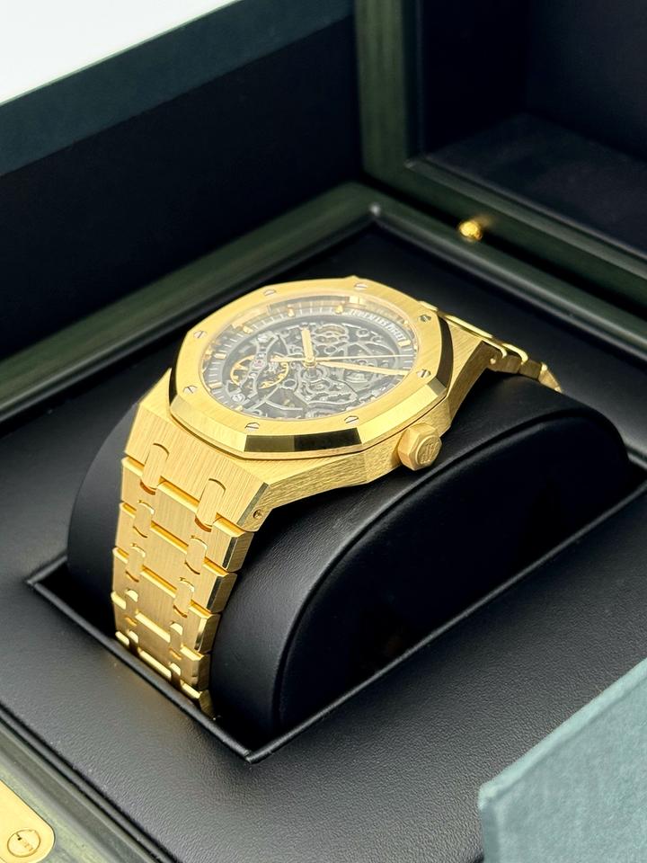 AUDEMARS PIGUET Royal Oak 15407BA crown-side view | Shop Authentique Lux