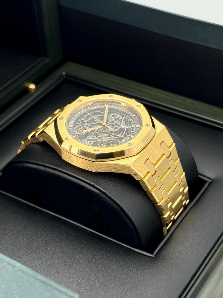 AUDEMARS PIGUET Royal Oak 15407BA angled case and bracelet view | Shop Authentique Lux