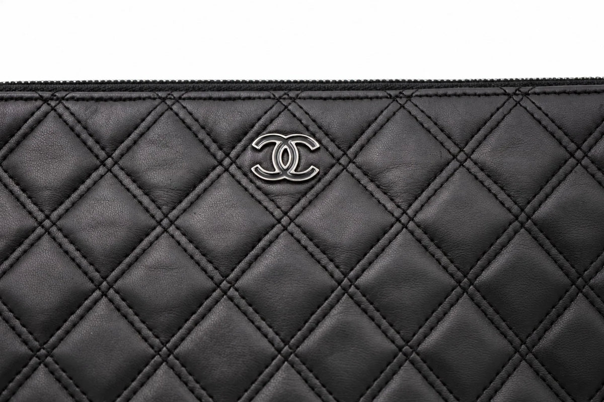 CHANEL O-Case clutch silver-tone CC emblem and quilted leather detail | Shop Authentique Lux