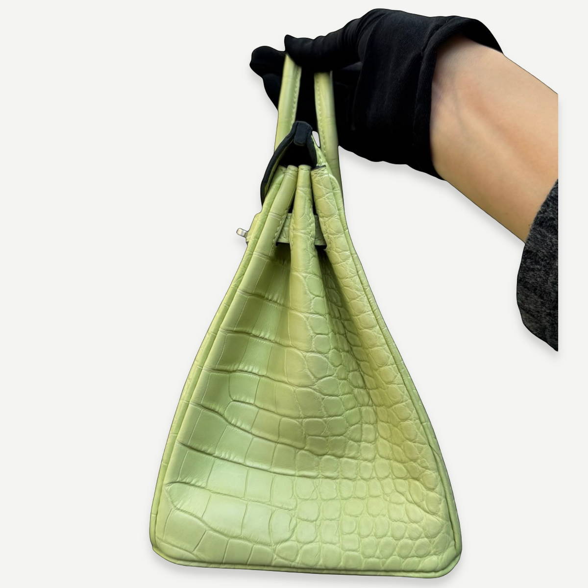 HERMÈS Birkin 25, Matte Crocodile, R9 Tender Sprout Green / Vert Criquet, Palladium Hardware, 2021 | Shop Authentique Lux