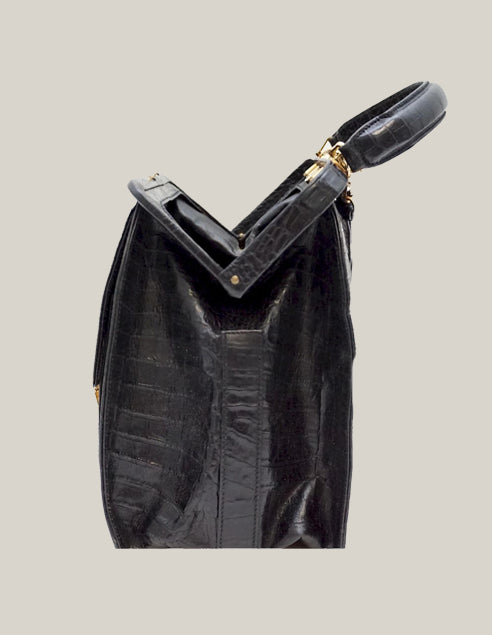 “Valentino Garavani vintage alligator top handle bag authentic Italian exotic luxury”
“Close-up alligator skin detail vintage Valentino Garavani collectible handbag”
