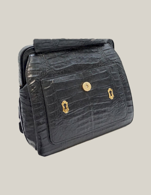 “Valentino Garavani vintage alligator top handle bag authentic Italian exotic luxury”
“Close-up alligator skin detail vintage Valentino Garavani collectible handbag”