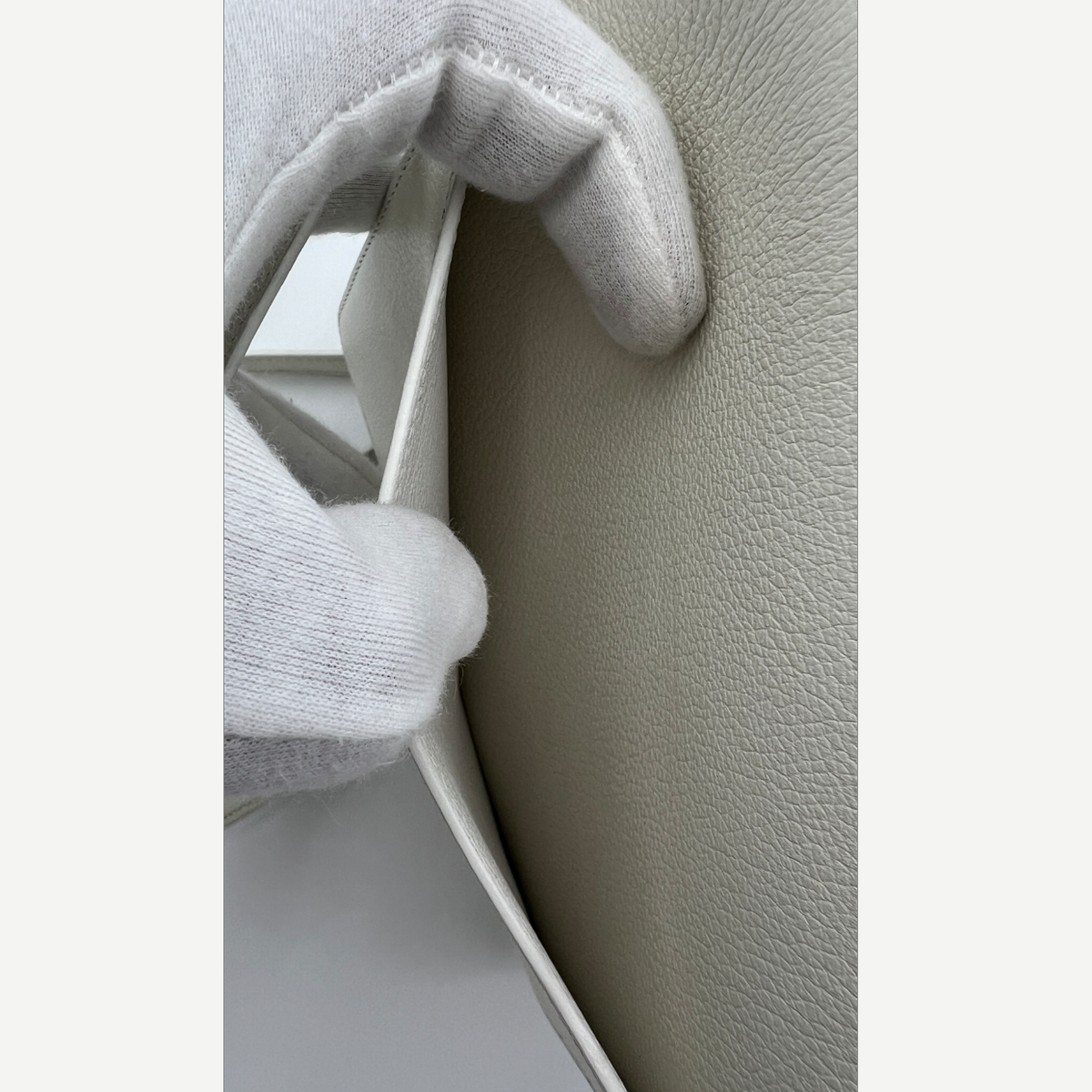 Hermès White Evercolor Roulis Mini 18 Bag, Permabrass Hardware, Z Stamp, 2021 | Shop Authentique Lux