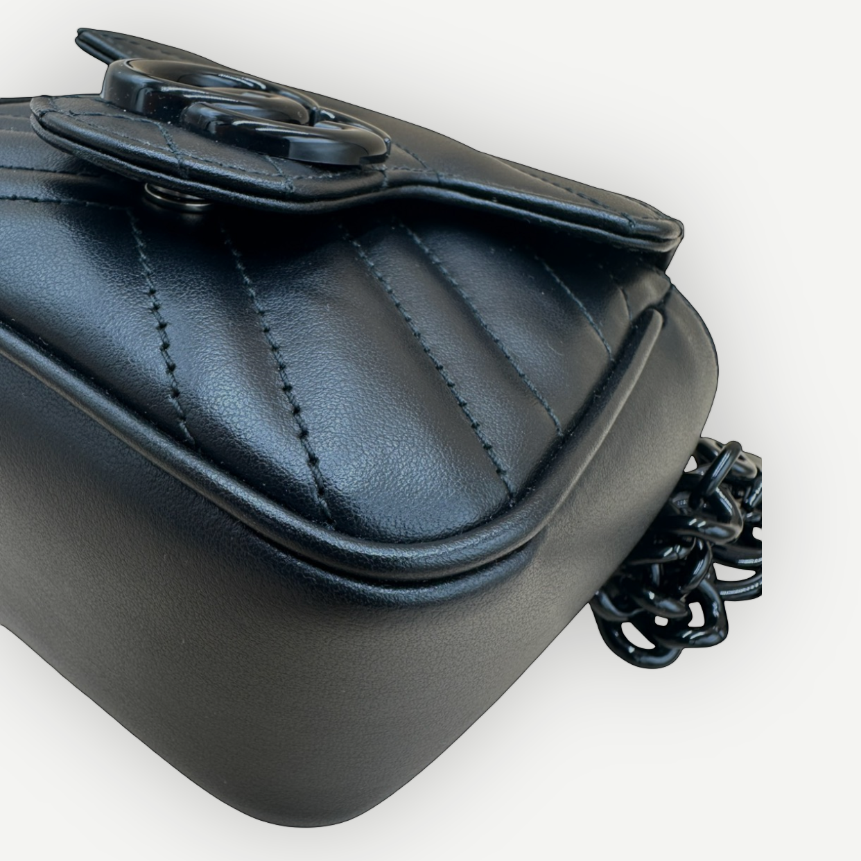 Gucci GG Marmont Super Mini Shoulder Bag | Shop Authentique Lux