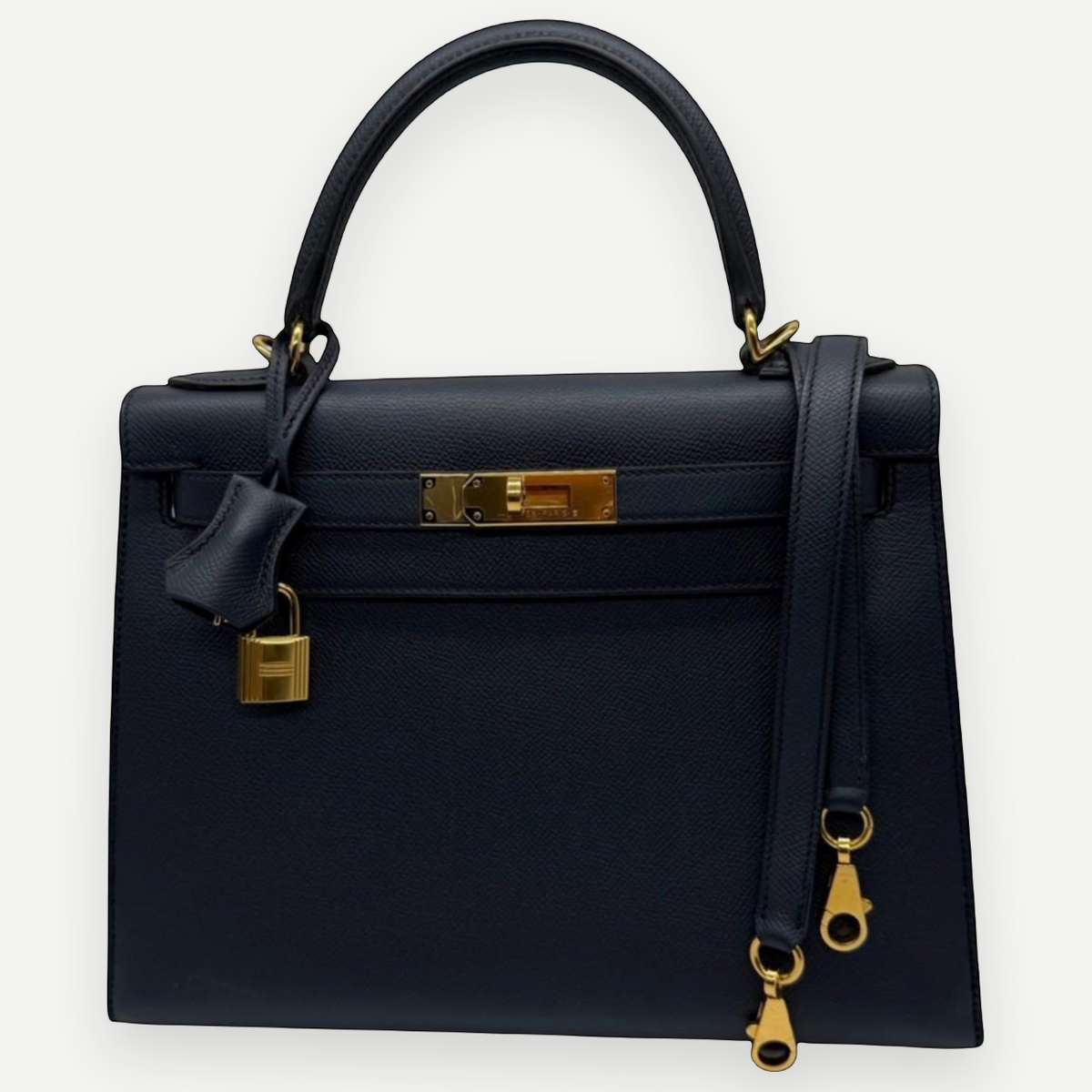 Hermès Kelly 28, Gold Hardware, Full Set, D Stamp, 2019 | Shop Authentique Lux