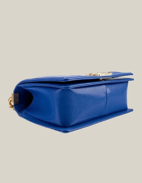 “Chanel Medium Chevron Boy Bag blue 2024 spring gold hardware new condition authentic”
“Authentique Luxury Chanel Chevron Boy Bag blue gold hardware spring 2024 collection”
