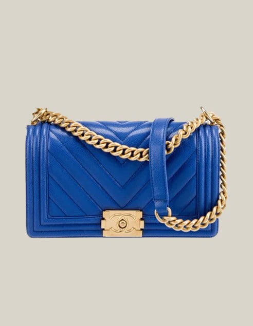 Chanel Medium Chevron Boy Bag blue 2024 spring gold hardware new condition authentic
Authentique Luxury Chanel Chevron Boy Bag blue gold hardware spring 2024 collection
