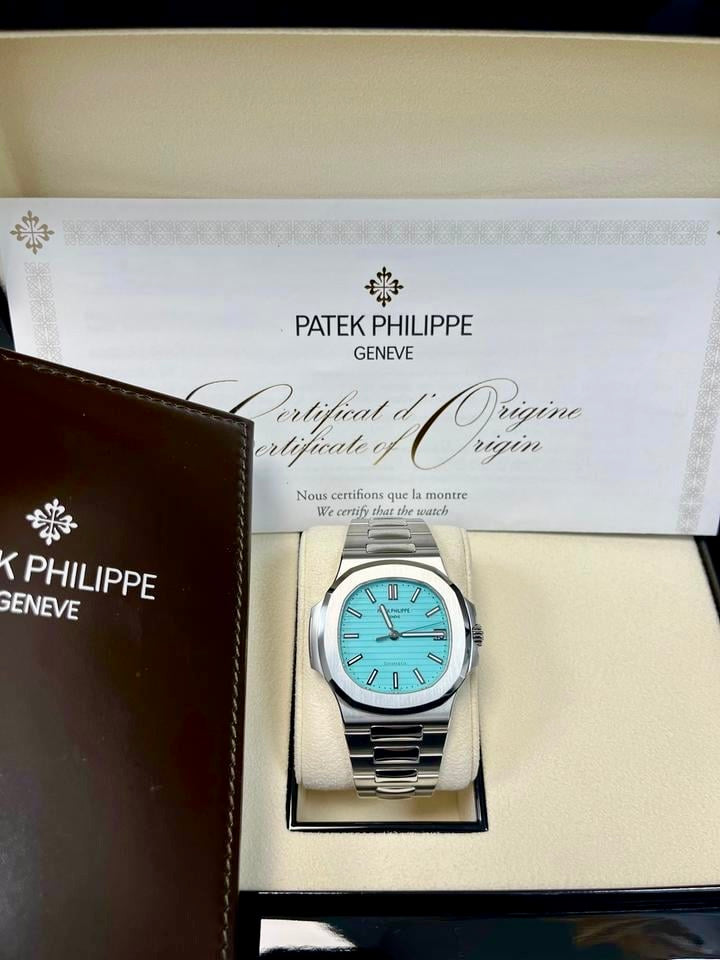 PATEK PHILIPPE Nautilus 5711/1A-018, Tiffany & Co. Blue Dial, 2023 | Shop Authentique Lux
