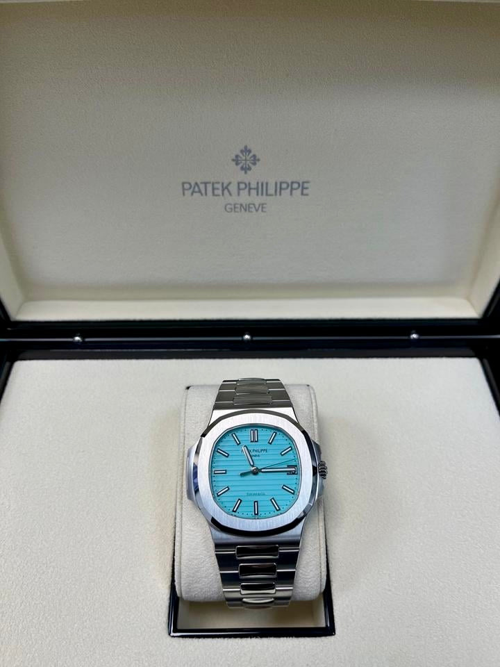 PATEK PHILIPPE Nautilus 5711/1A-018, Tiffany & Co. Blue Dial, 2023 | Shop Authentique Lux