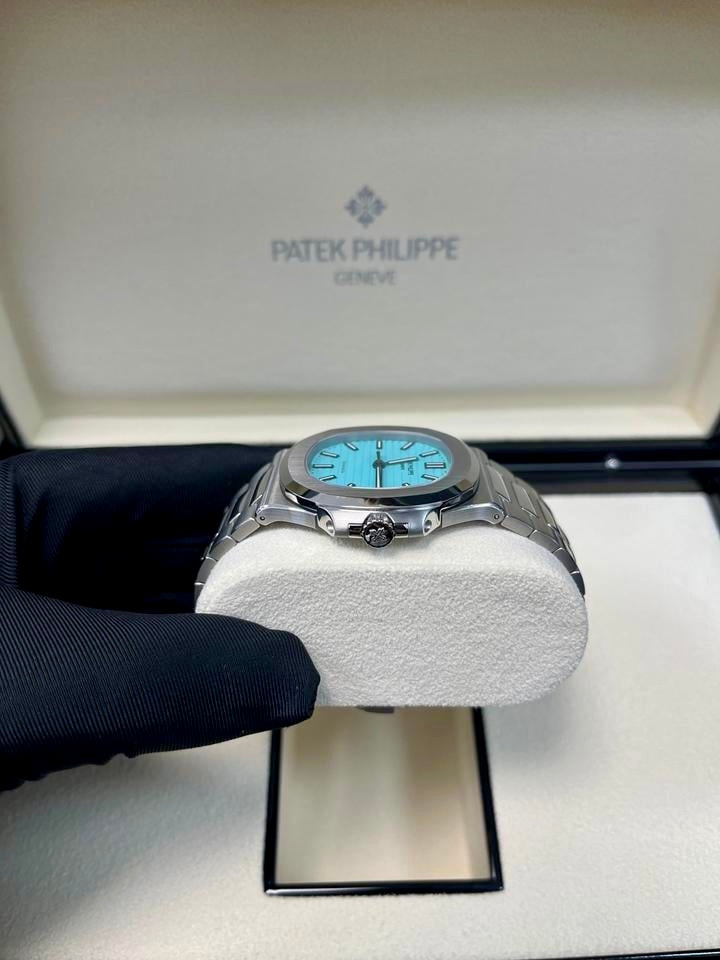 PATEK PHILIPPE Nautilus 5711/1A-018, Tiffany & Co. Blue Dial, Full Set, 2023 | Shop Authentique Lux