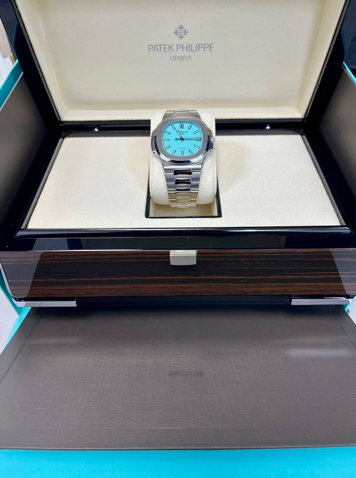 PATEK PHILIPPE Nautilus 5711/1A-018, Tiffany & Co. Blue Dial, Full Set, 2023 | Shop Authentique Lux