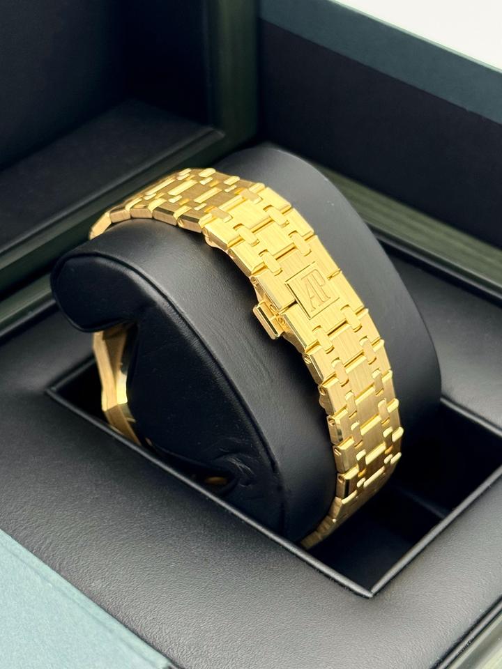 AUDEMARS PIGUET Royal Oak 15407BA yellow gold bracelet and AP clasp | Shop Authentique Lux