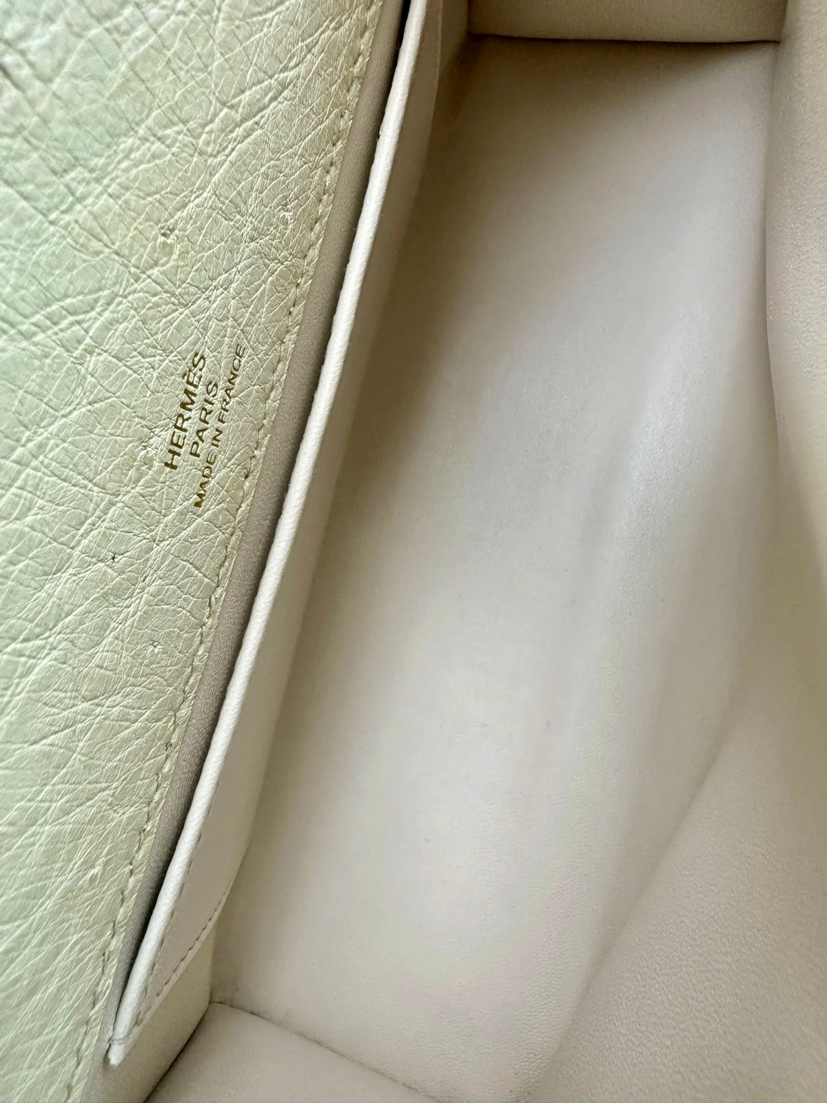 HERMÈS Beton ostrich Kelly Pochette, opposite side and gusset detail | Shop Authentique Lux