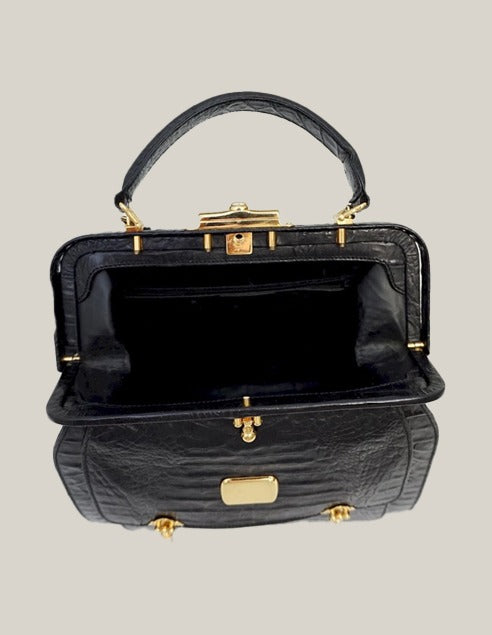 “Valentino Garavani vintage alligator top handle bag authentic Italian exotic luxury”
“Close-up alligator skin detail vintage Valentino Garavani collectible handbag”
